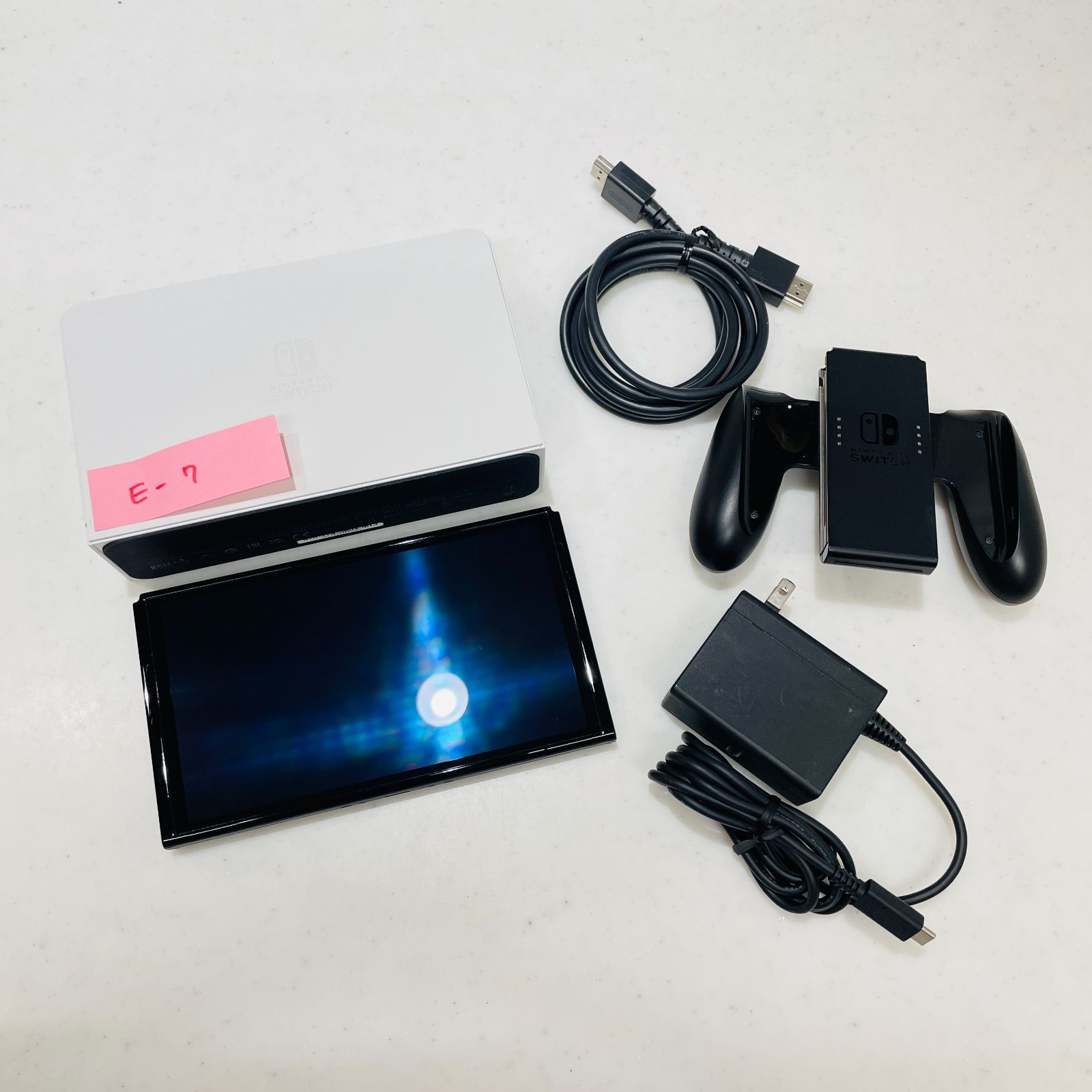 美品 2023年製 Nintendo Switch 有機ELモデル 本体 ホワイトドック