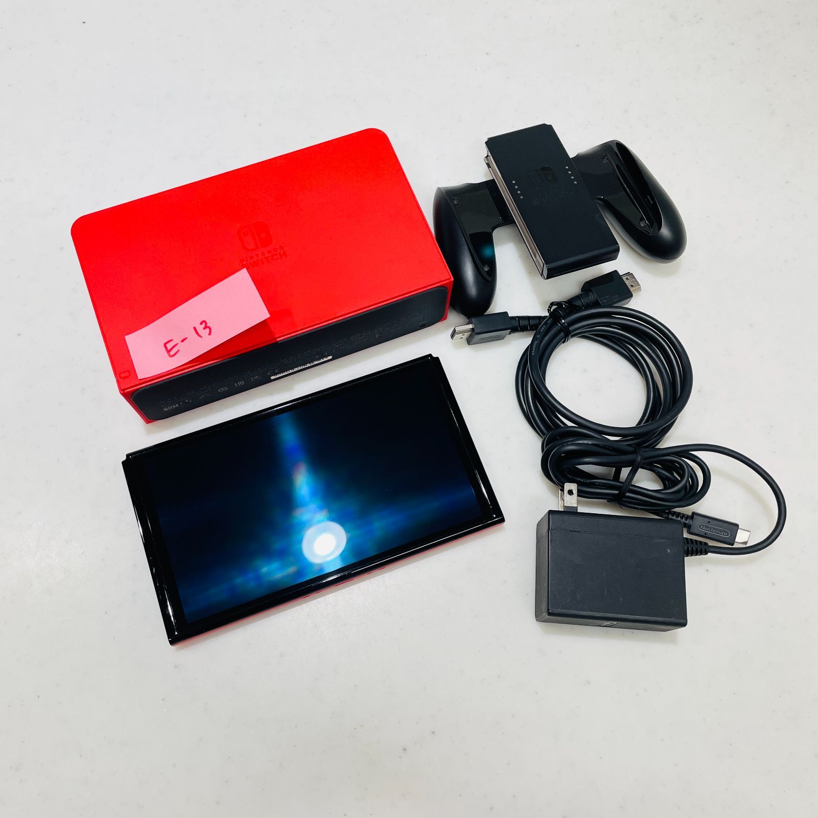 美品 2023年製 Nintendo Switch 有機ELモデル マリオレッド 本体