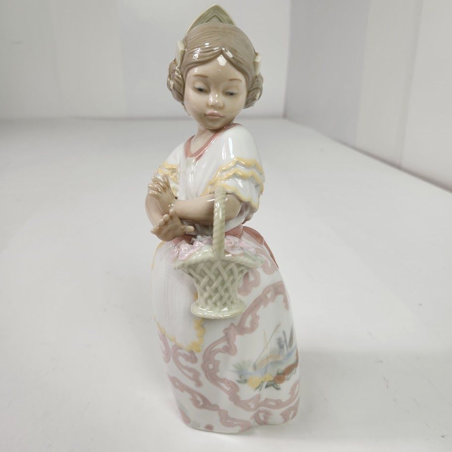 【美品】リヤドロナオ　花籠を持つバレンシアの少女 美品】リヤドロナオ 花籠を持つバレンシアの少女 - メルカリ