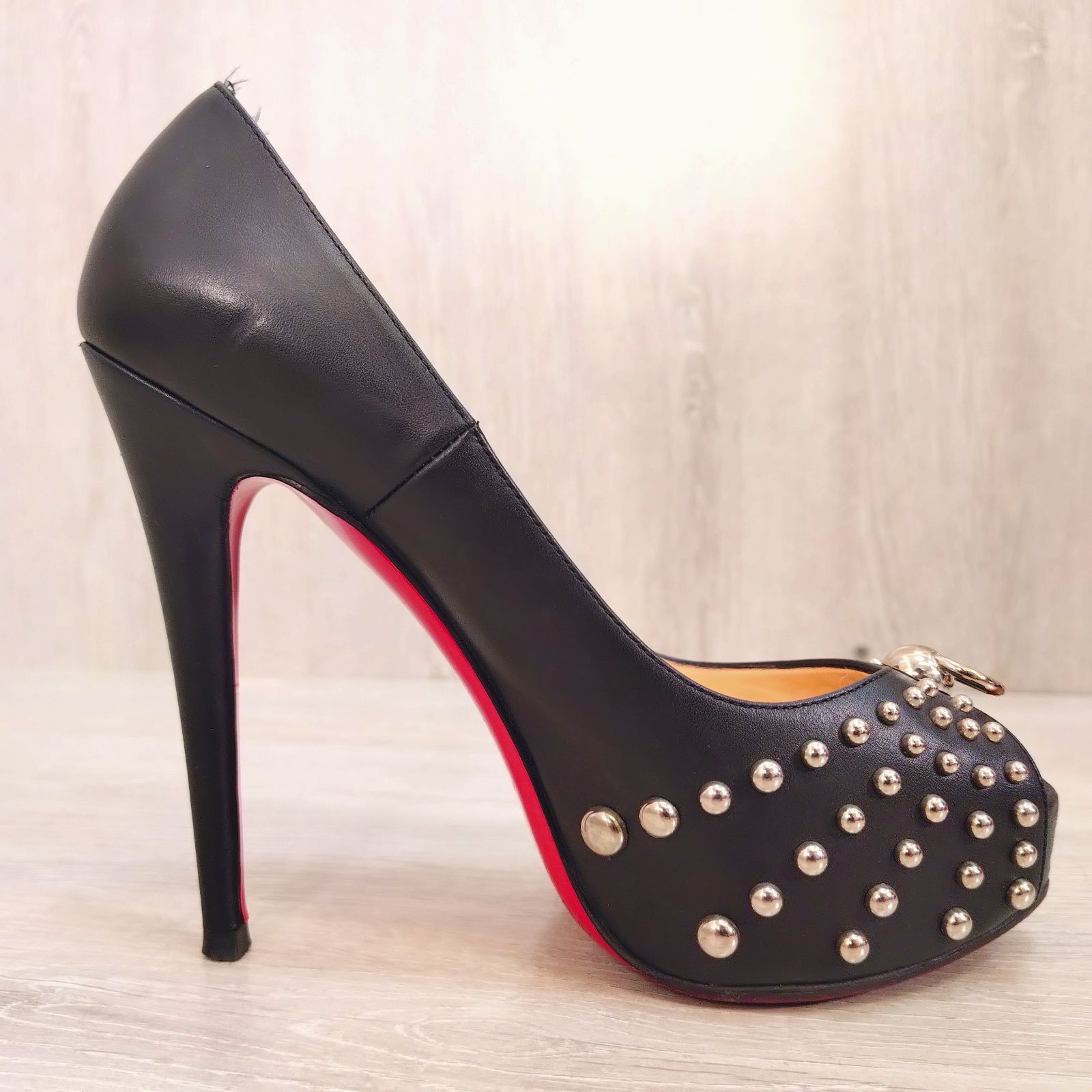 Christian Louboutin スタッズ パンプス 37お値引き不可 Christian Louboutin スタッズ パンプス 37 24cm相当 ブラック レザー