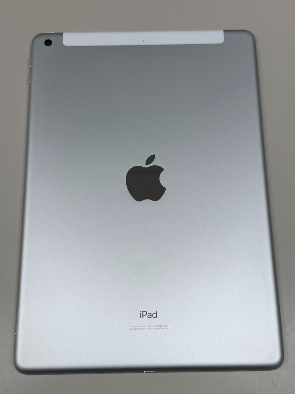 極美品 電池100% SIMフリーiPad (第7世代) 32GB シルバー - メルカリ