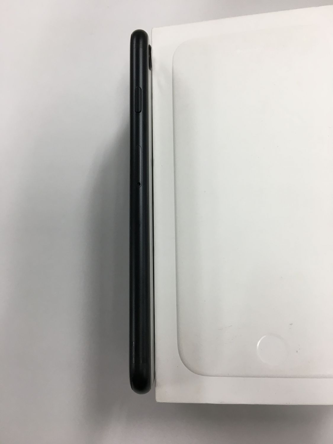 美品iPhone SE2 64GB SIMフリー ブラック【電池87%】 - メルカリ