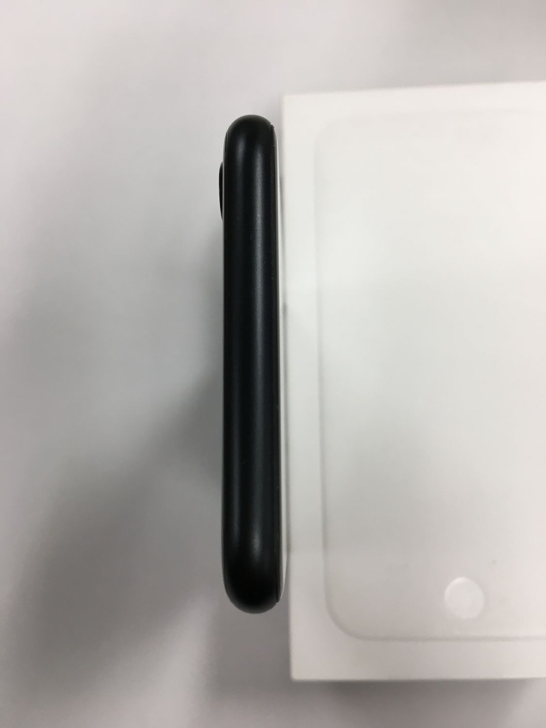 美品iPhone SE2 64GB SIMフリー ブラック【電池87%】 - メルカリ