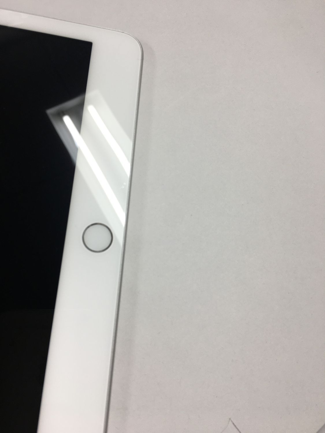 美品 電池100％ apple iPad 第8世代 32GB シルバー SIMフリー iPad8