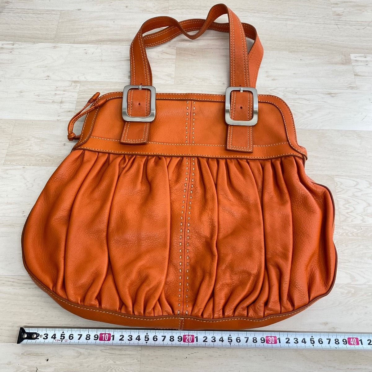 極美品 COLE HAAN コールハーン ハンドバッグ/トートバッグ オレンジ レザー ギャザーデザイン シルバー金具 レディース[OA05386]