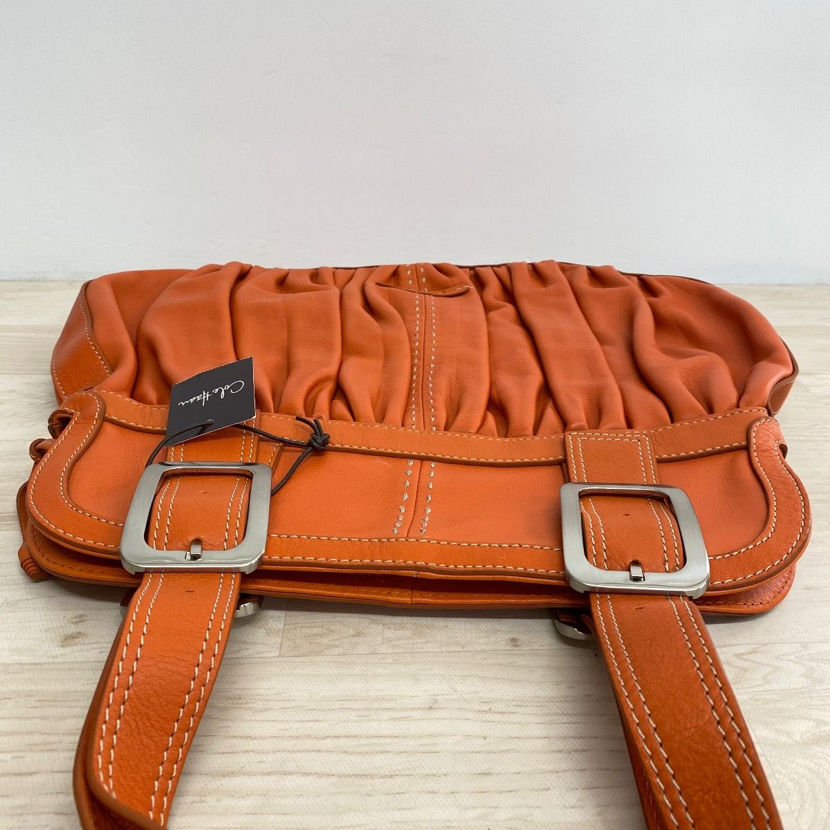 極美品 COLE HAAN コールハーン ハンドバッグ/トートバッグ オレンジ レザー ギャザーデザイン シルバー金具 レディース[OA05386]