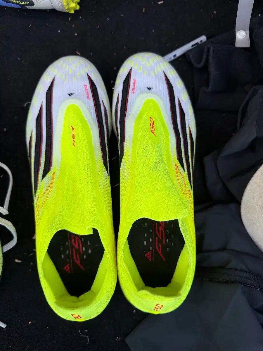 アディダス スピードフロー F50 サッカーシューズ 蛍光 TF