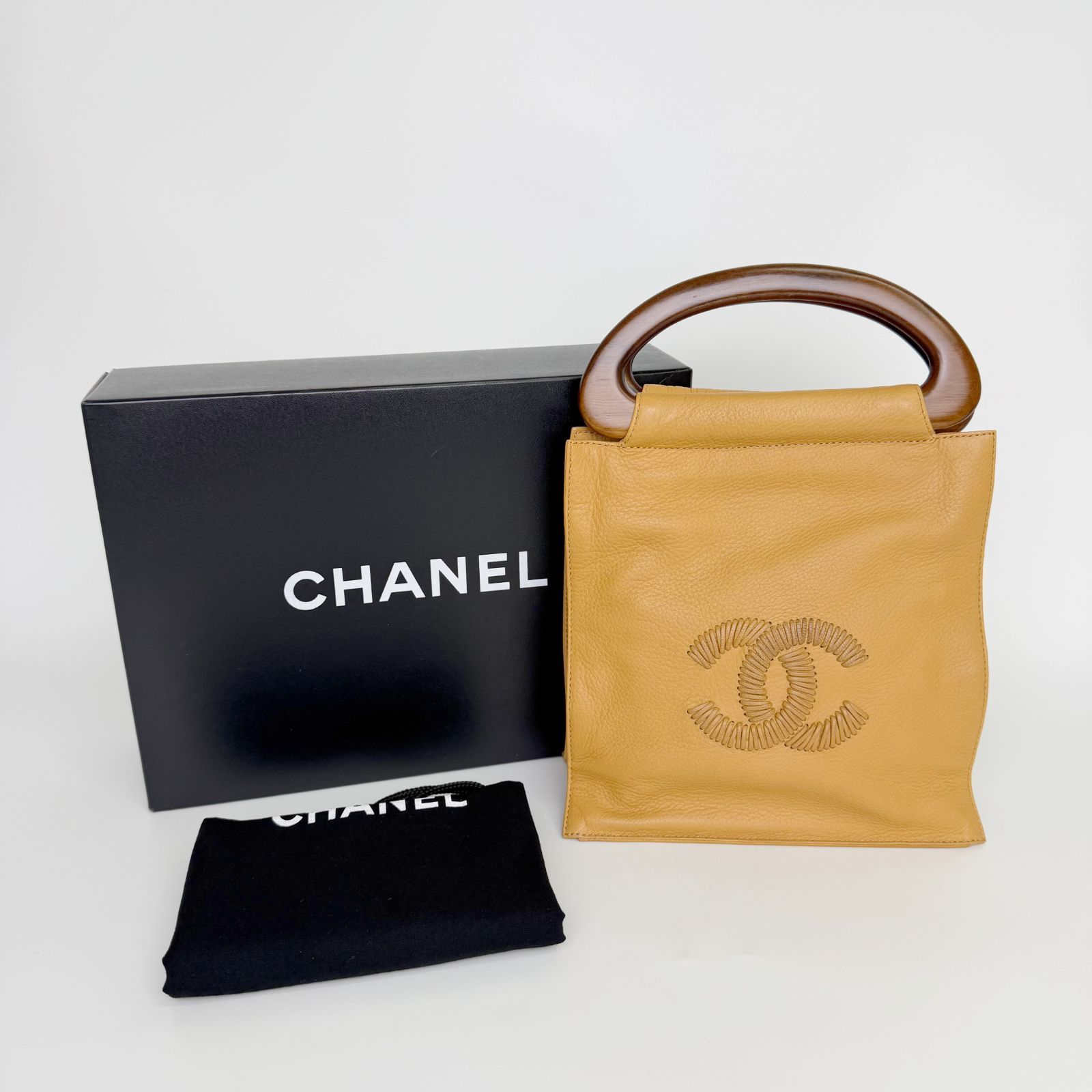 【中古】CHANEL シャネル ココマーク パンチング ウッドハンドル ハンドバッグ レザー イエロー / ブラウン 金具ゴールド シール8番台 ヴィンテージ レディース HIBUOCHI VINTAGE hboc260723a06