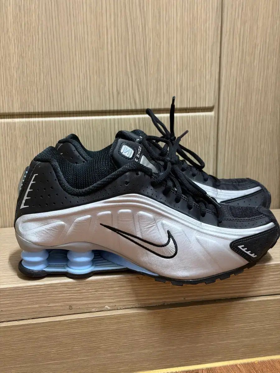 ナイキ ショックス メタリック シルバー サイキック ブルー 255