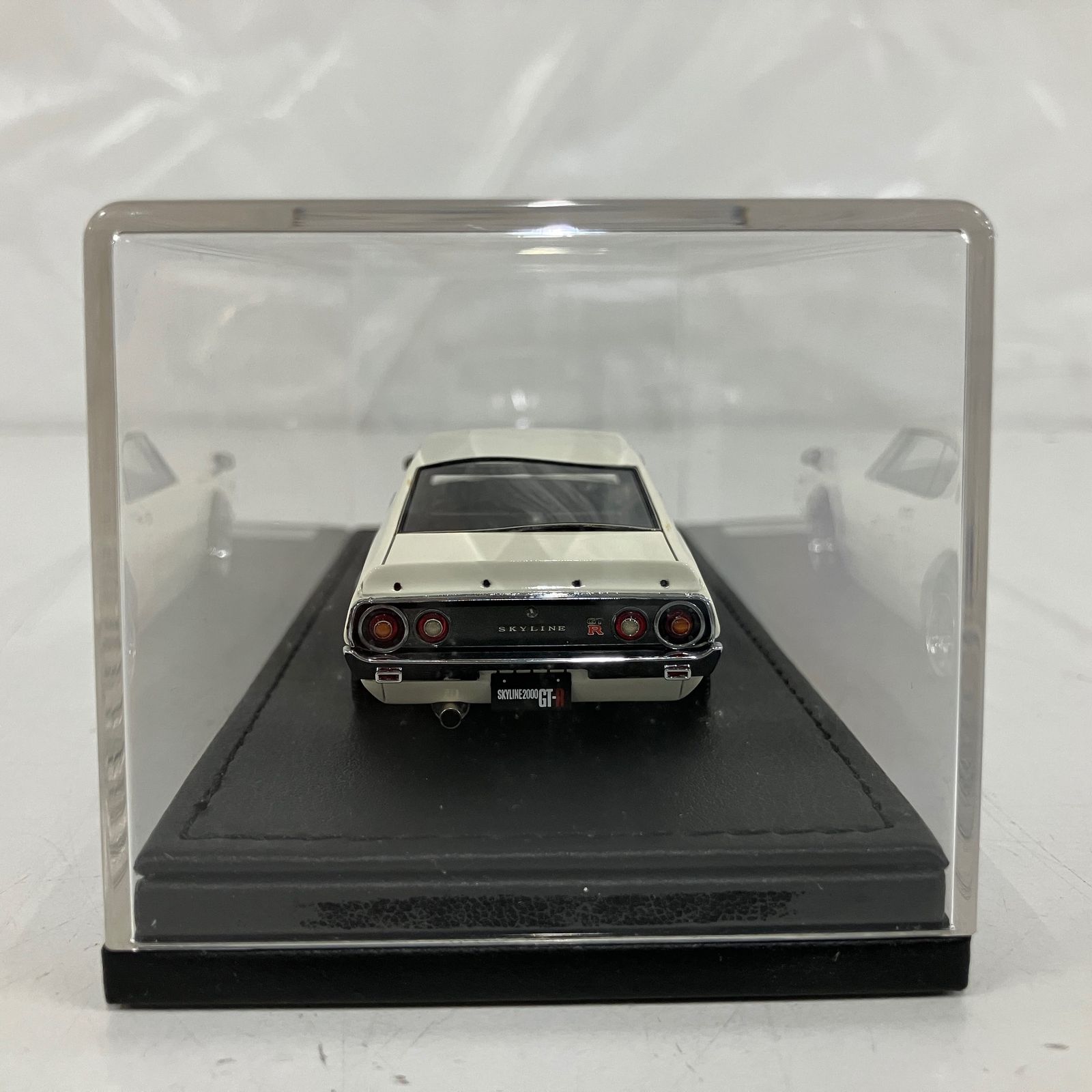 ignition model Nissan Skyline 2000 GT-R KPGC110 White