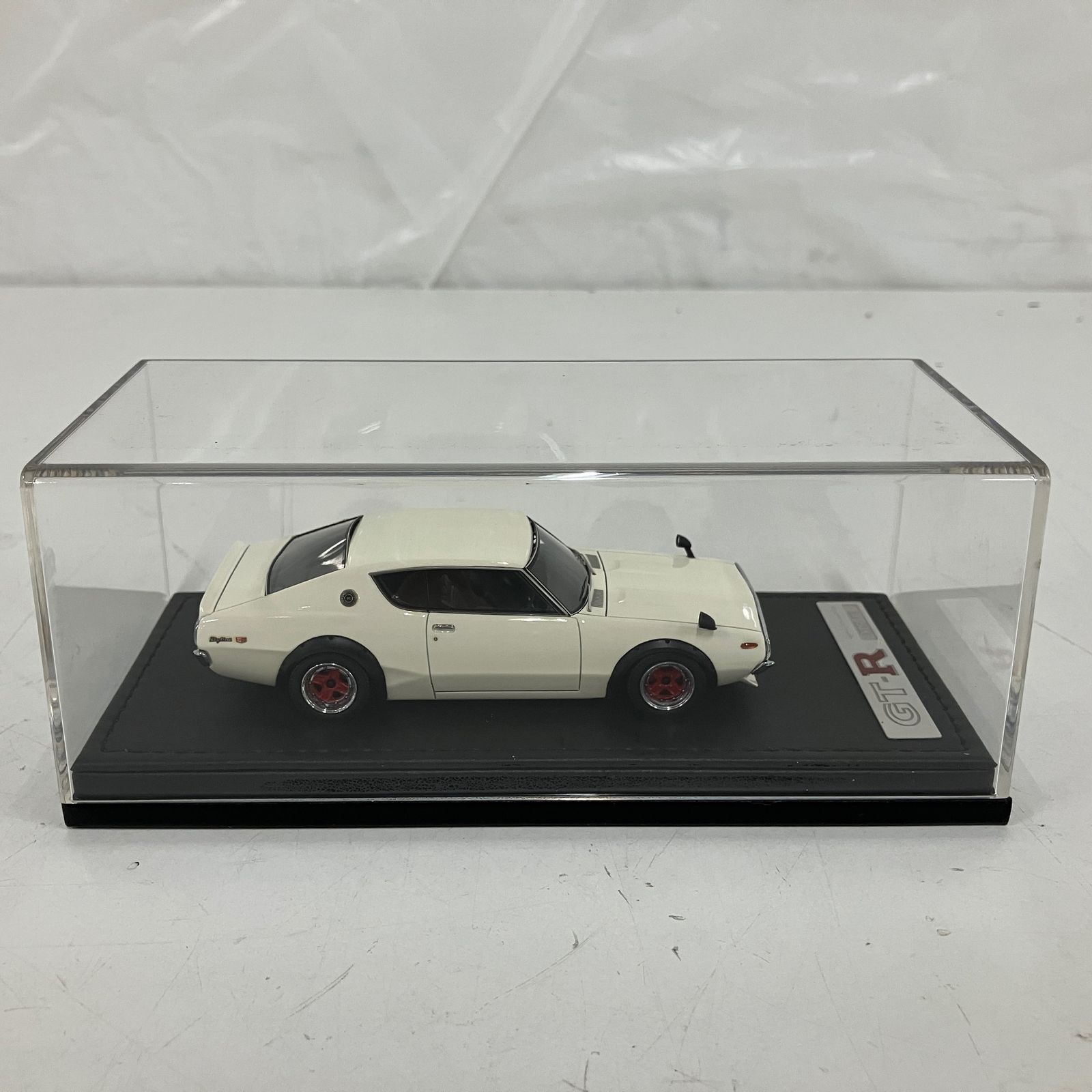 ignition model Nissan Skyline 2000 GT-R KPGC110 White