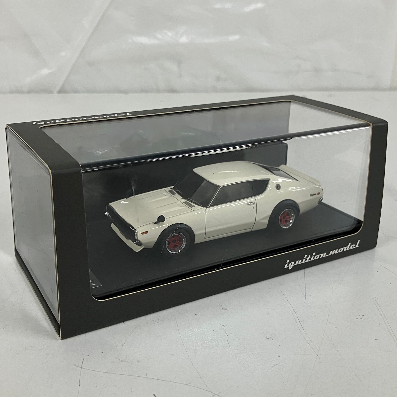 ignition model Nissan Skyline 2000 GT-R KPGC110 White