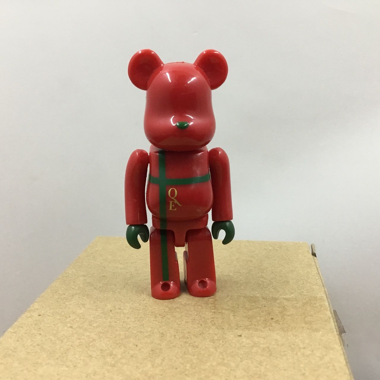 限定品 中古品 BE@RBRICK 100% ベアブリック QUEEN's EAST クイーンズ
