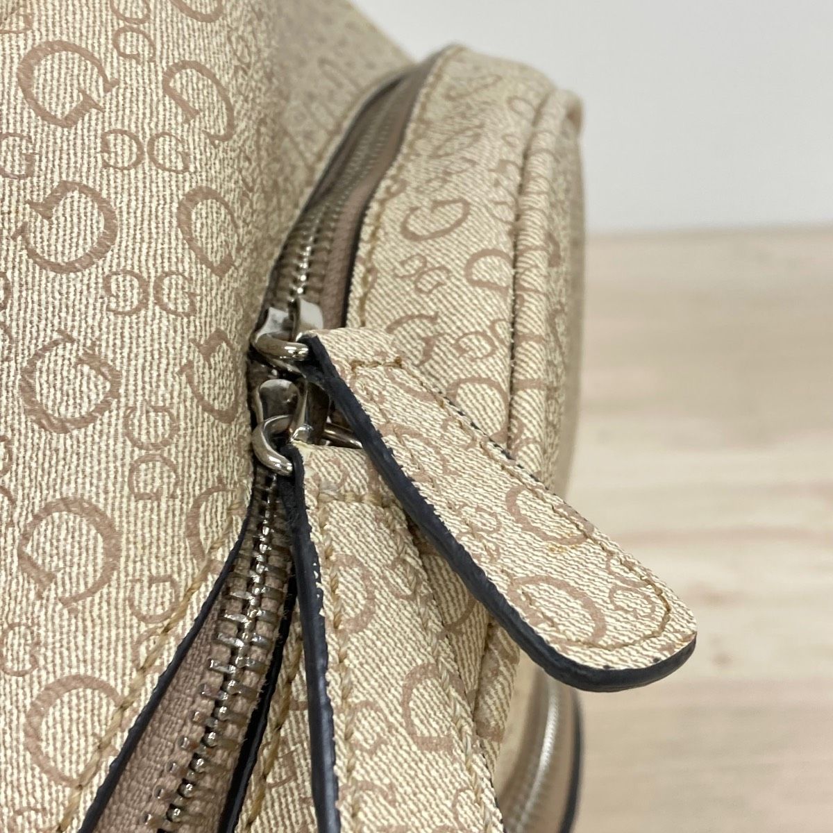 GUESS/ゲス リュックサック/バックパック ベージュ 総柄 モノグラム G 