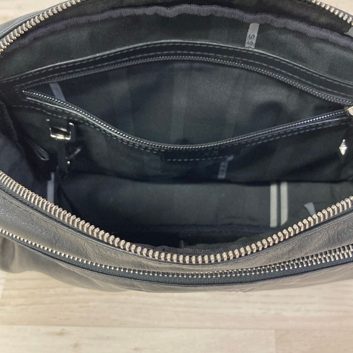 美品 HUGO BOSS/ヒューゴボス ショルダーバッグ ブラック/黒 ロゴ入り