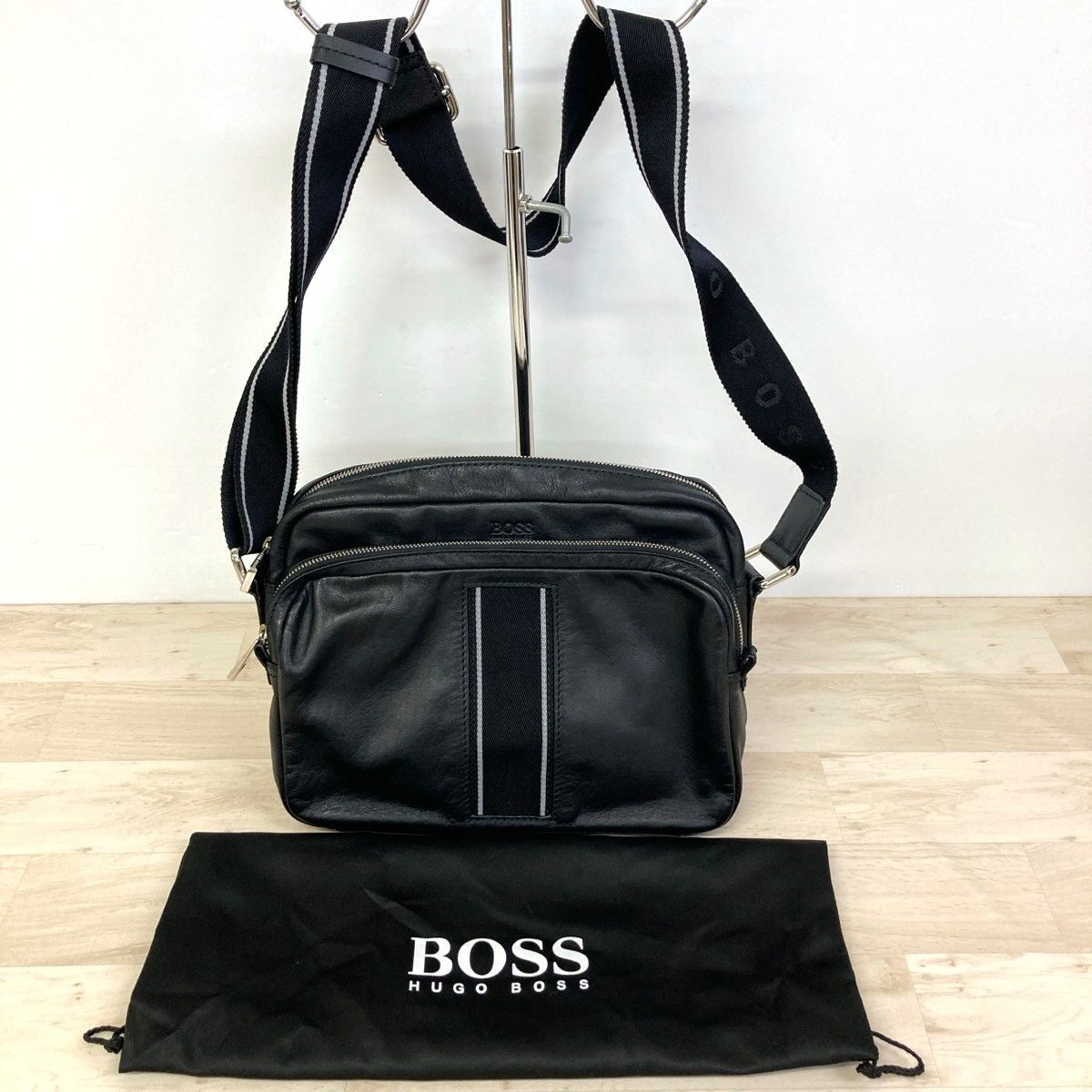 美品 HUGO BOSS/ヒューゴボス ショルダーバッグ ブラック/黒 ロゴ入り