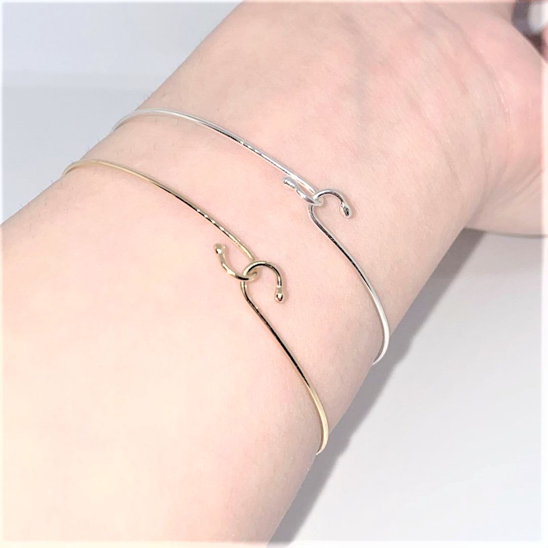 日本製18金バングル（フックブレスレット）幅1mm☆内周18cm☆K18刻印