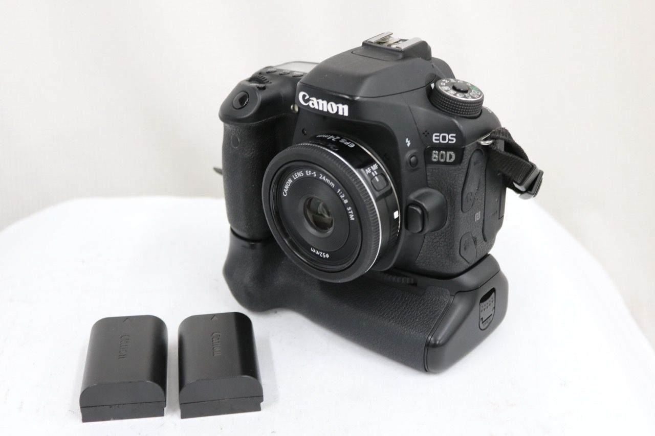 【返品保証】 【シャッター37893回】キャノン Canon EOS 80D EF-S 24mm F2.8 STM BG-E14付き デジタル一眼 e16503