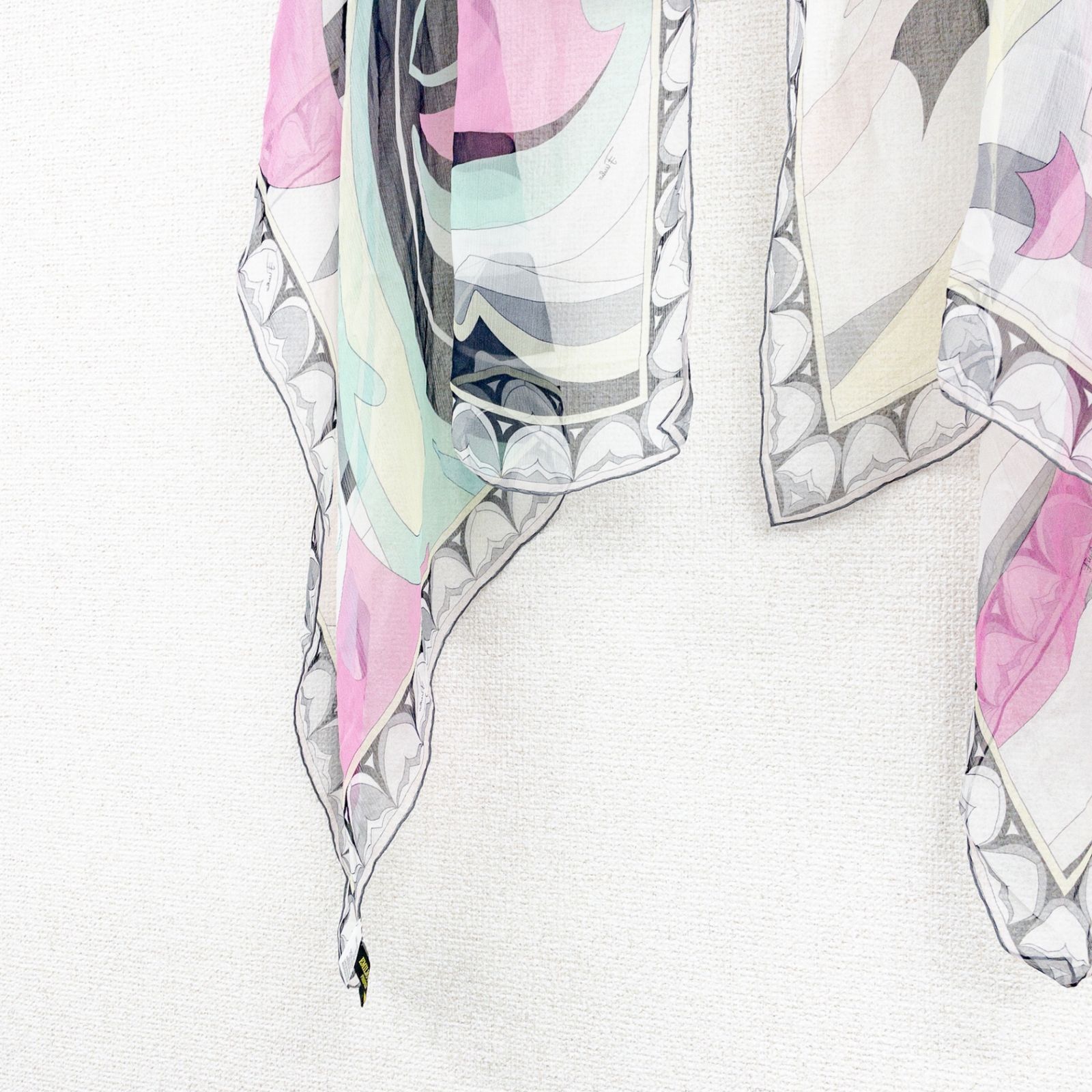 美品 EMILIO PUCCI エミリオプッチ ストール スカーフ 花柄 ピンク EMILIO PUCCI エミリオプッチ ショール ストール スカーフ 総柄 大判