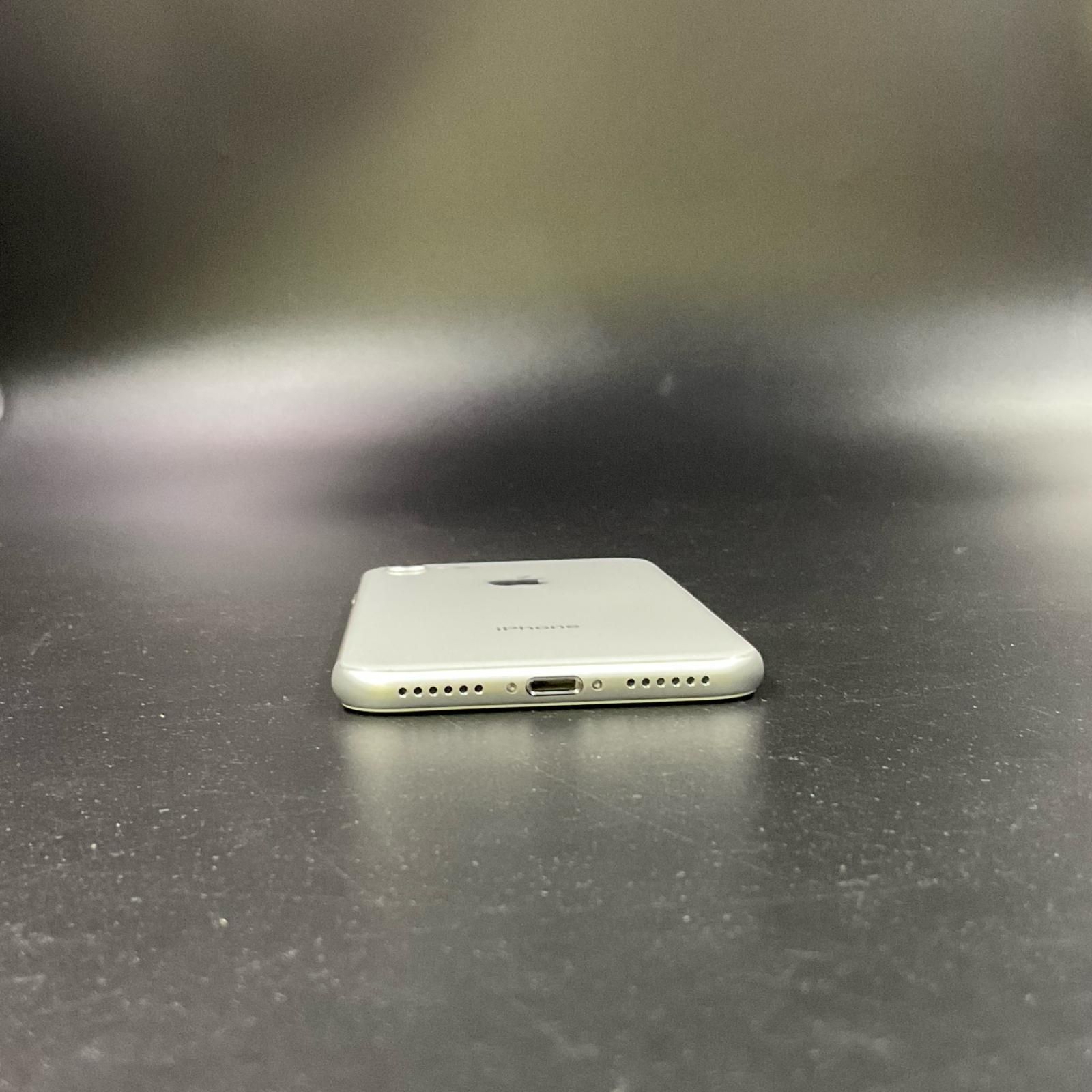iPhone 8 64GB シルバー docomo SIMフリー 白ロム - メルカリ