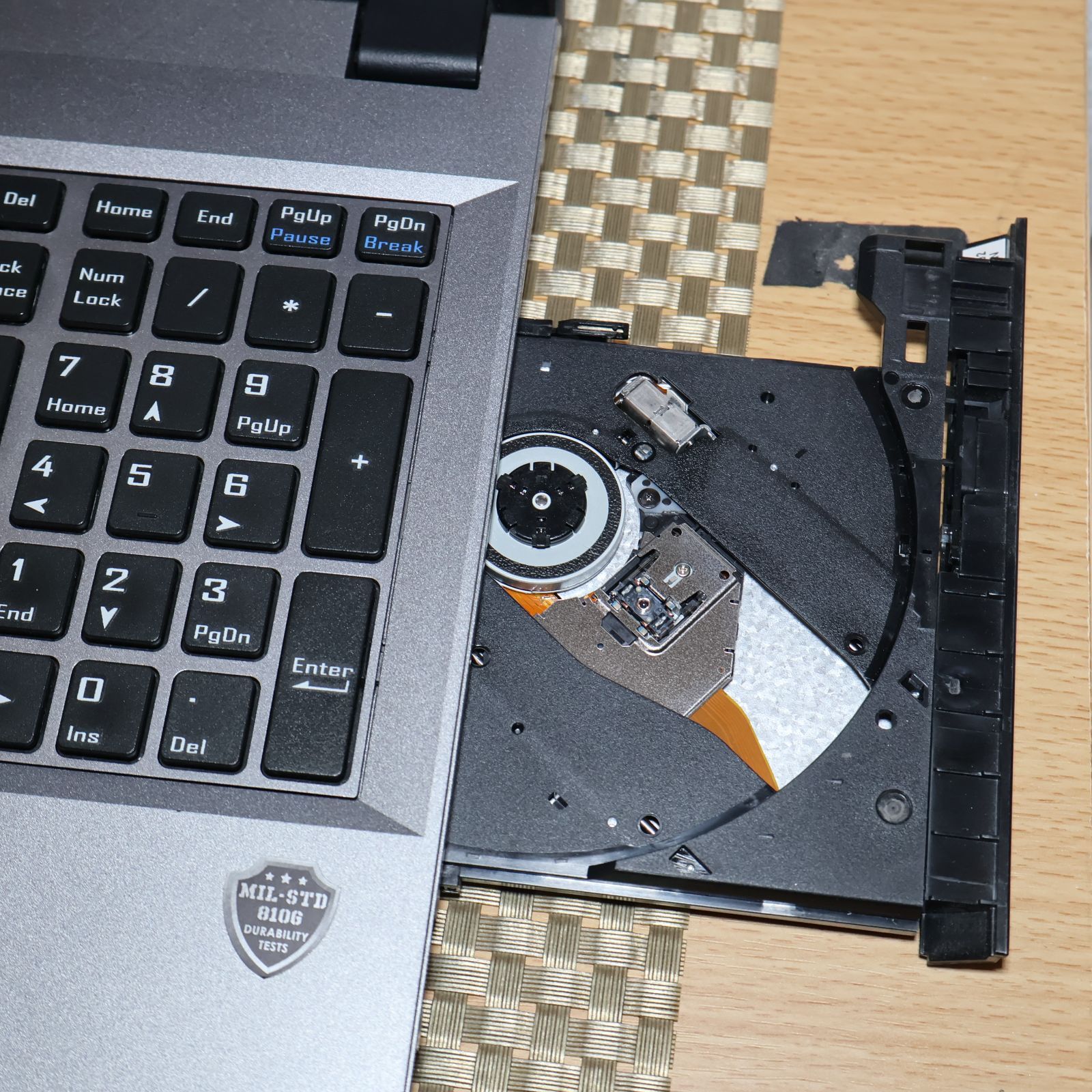 Win11正式対応10世代i3/メ8/SSD/DVD/FHD液晶/無線/カメラ - メルカリ