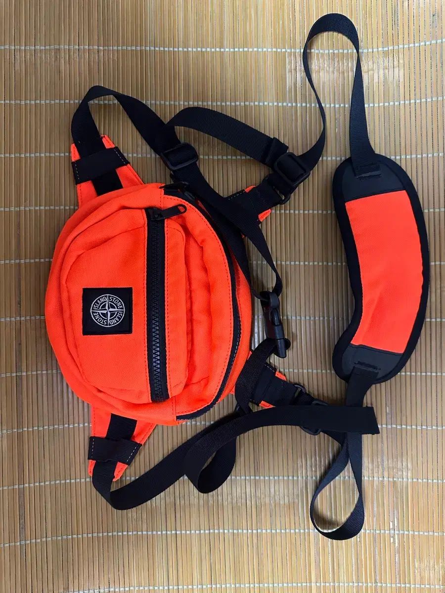 STONE ISLAND ストーンアイランド 범백 / チェストバッグ 出品