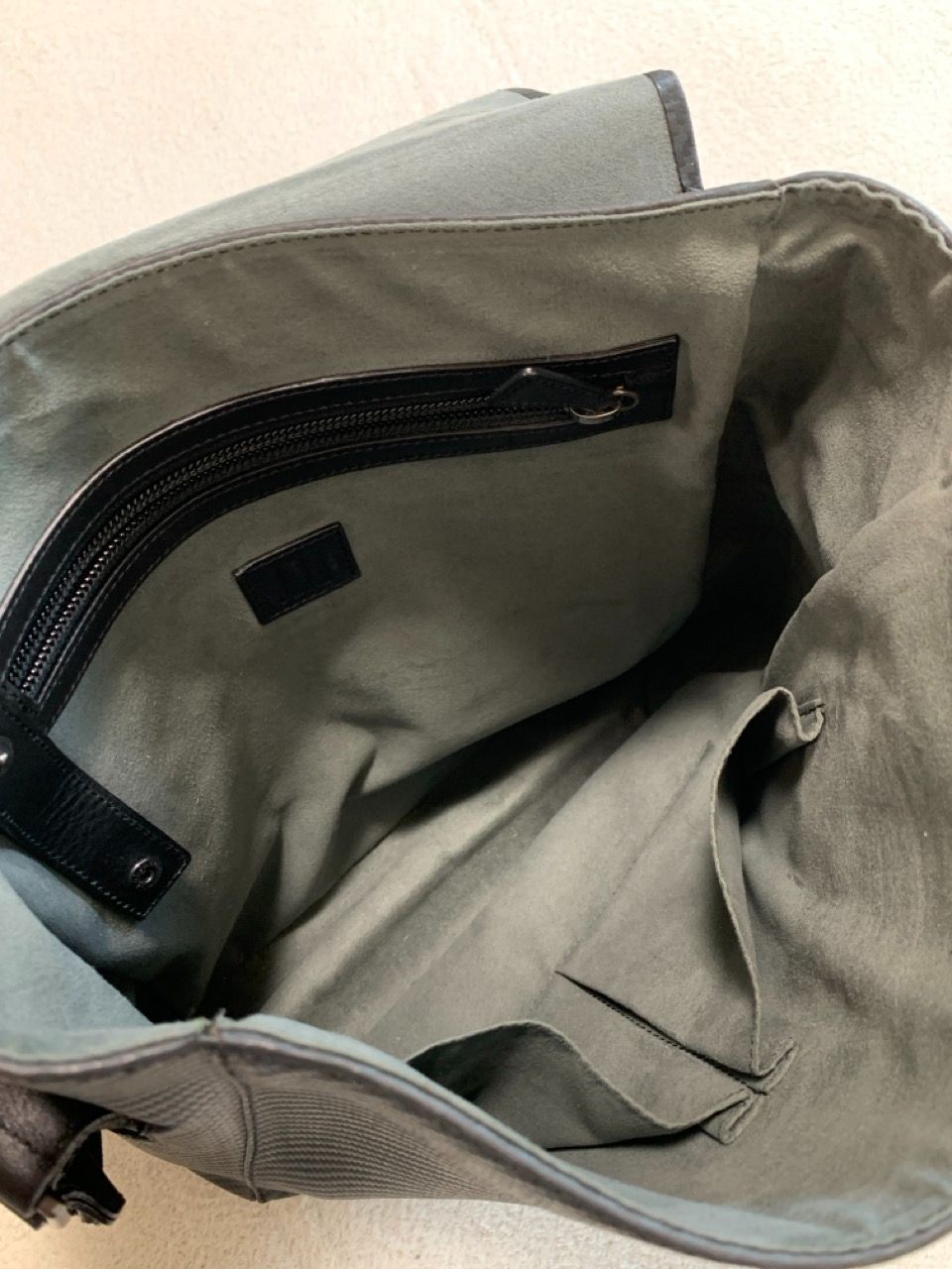​【希少】ダンヒル ショルダーバッグ シャーシ カーボン加工 レザー ブラック dunhill ダンヒル ショルダーバッグ シャーシ カーボン加工 ブラック