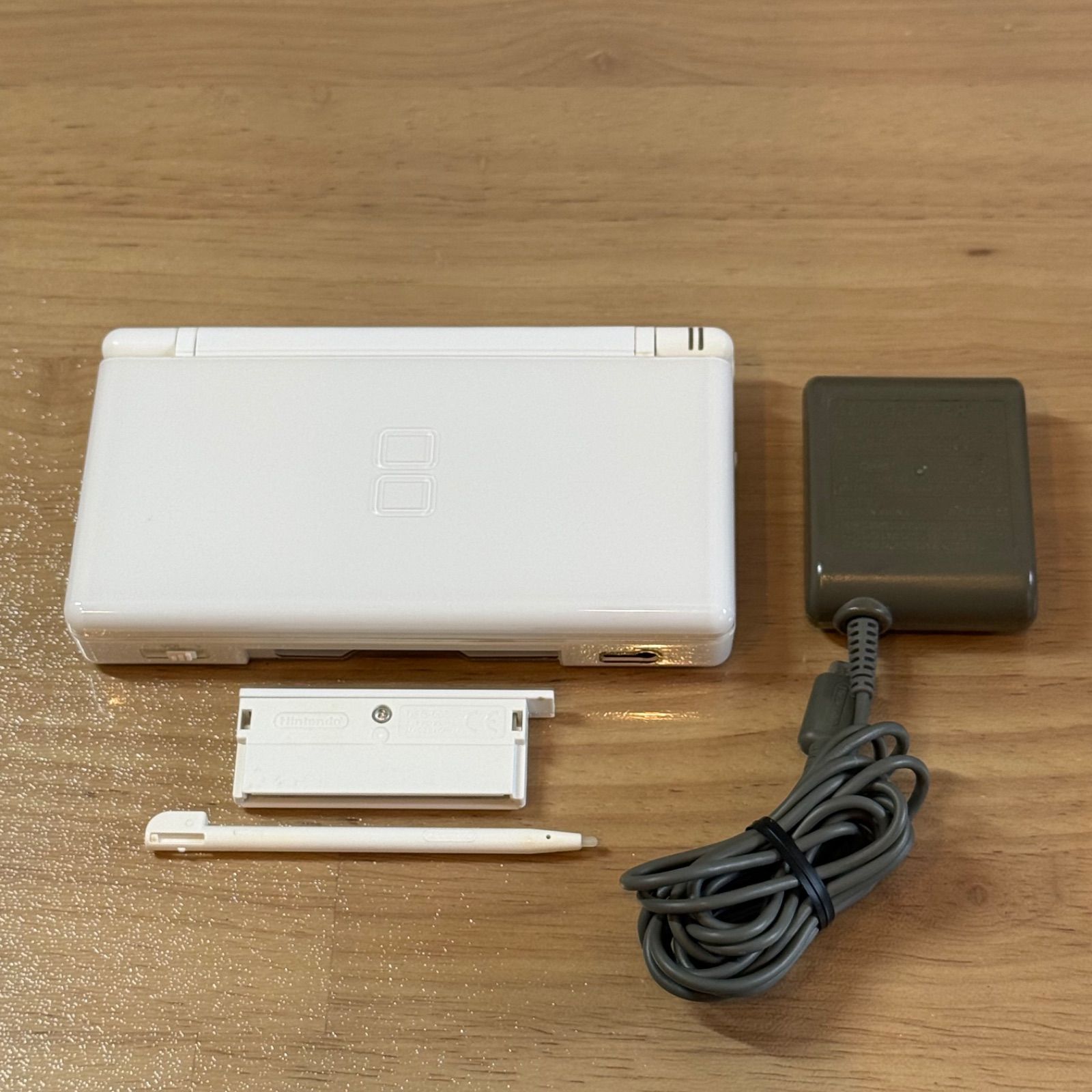 【美品】ニンテンドーDS Lite クリスタルホワイト DSライト　オマケ付き！ 7-197【中古良品】ニンテンドーDS LITE クリスタル・ホワイト 【公式通販】