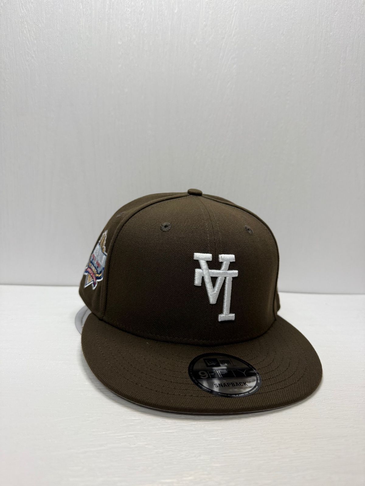 ニューエラ ロサンゼルスドジャース 40thアニバーサリー リバースロゴ 9fifty スナップバックキャップ ブラウンカラー