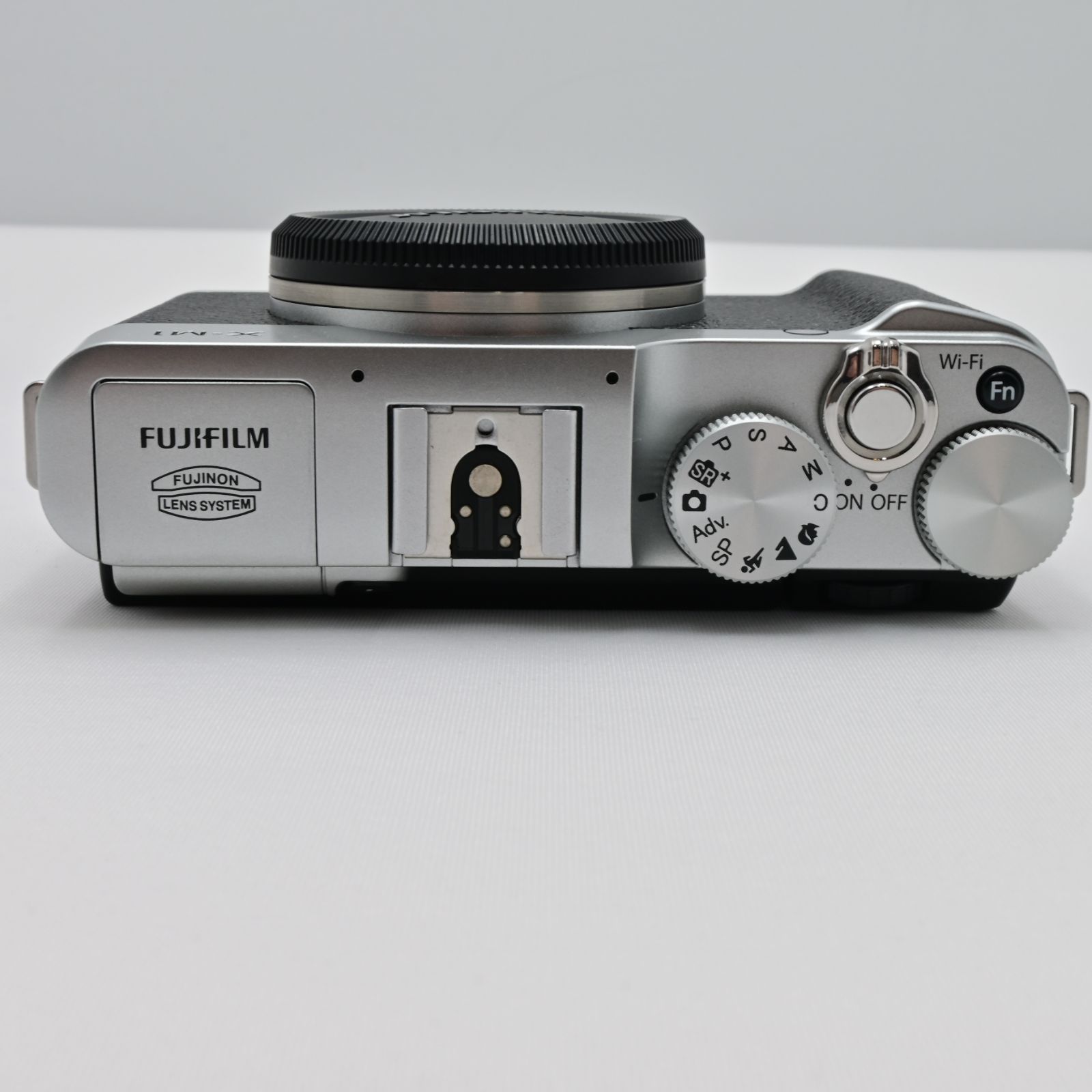 極上品FUJIFILM ミラーレス一眼 ボディ シルバー FX-X-M1S - メルカリ