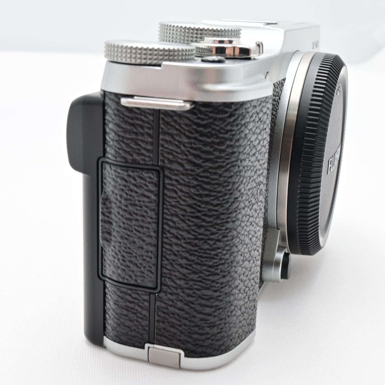 極上品FUJIFILM ミラーレス一眼 ボディ シルバー FX-X-M1S - メルカリ