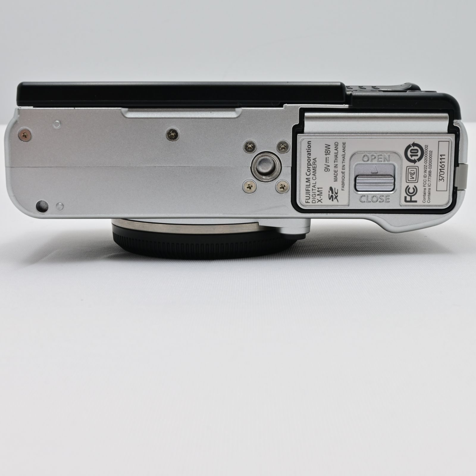 極上品FUJIFILM ミラーレス一眼 ボディ シルバー FX-X-M1S - メルカリ