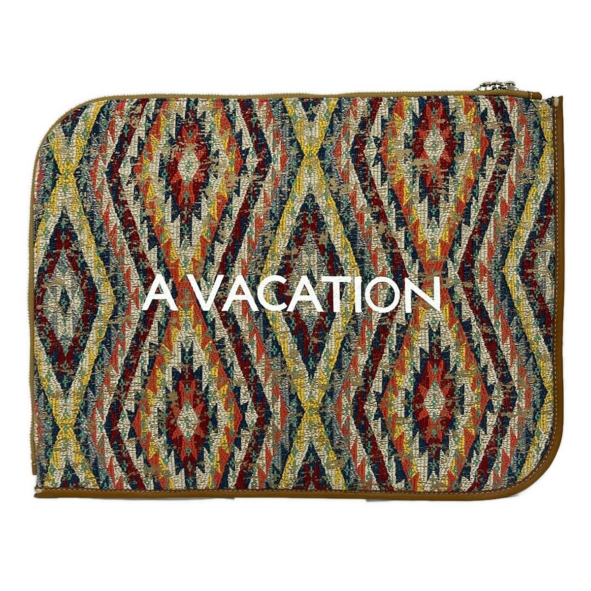 A VACATION(アヴァケーション) クラッチバッグ - ネイビー×イエロー