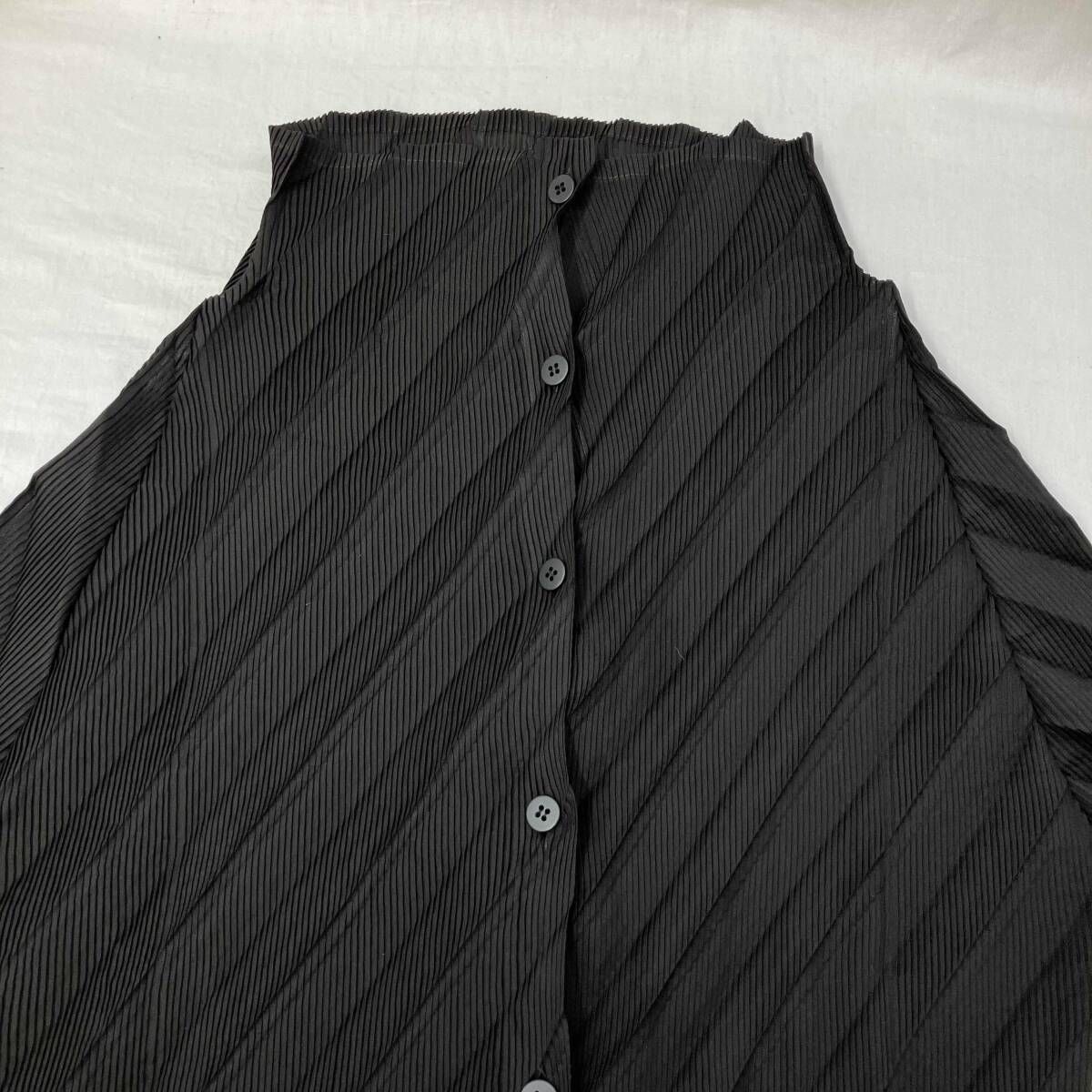 イッセイミヤケ　ISSEY MIYAKE me 長袖 プリーツブラウス me ISSEY MIYAKE ミー イッセイミヤケ ANGLE PLEATS SHIRT長袖プリーツ