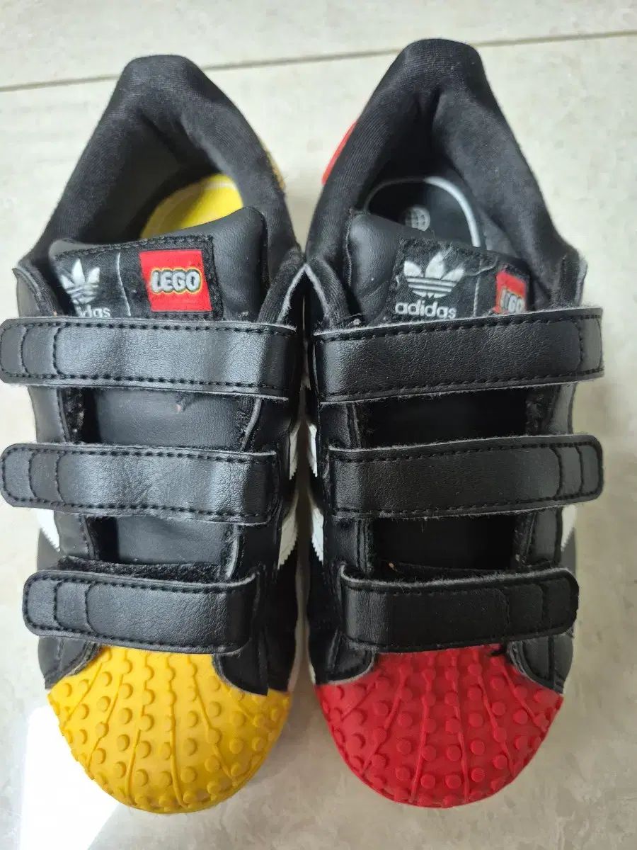 200 アディダス LEGOブロック スニーカー 【公式通販】