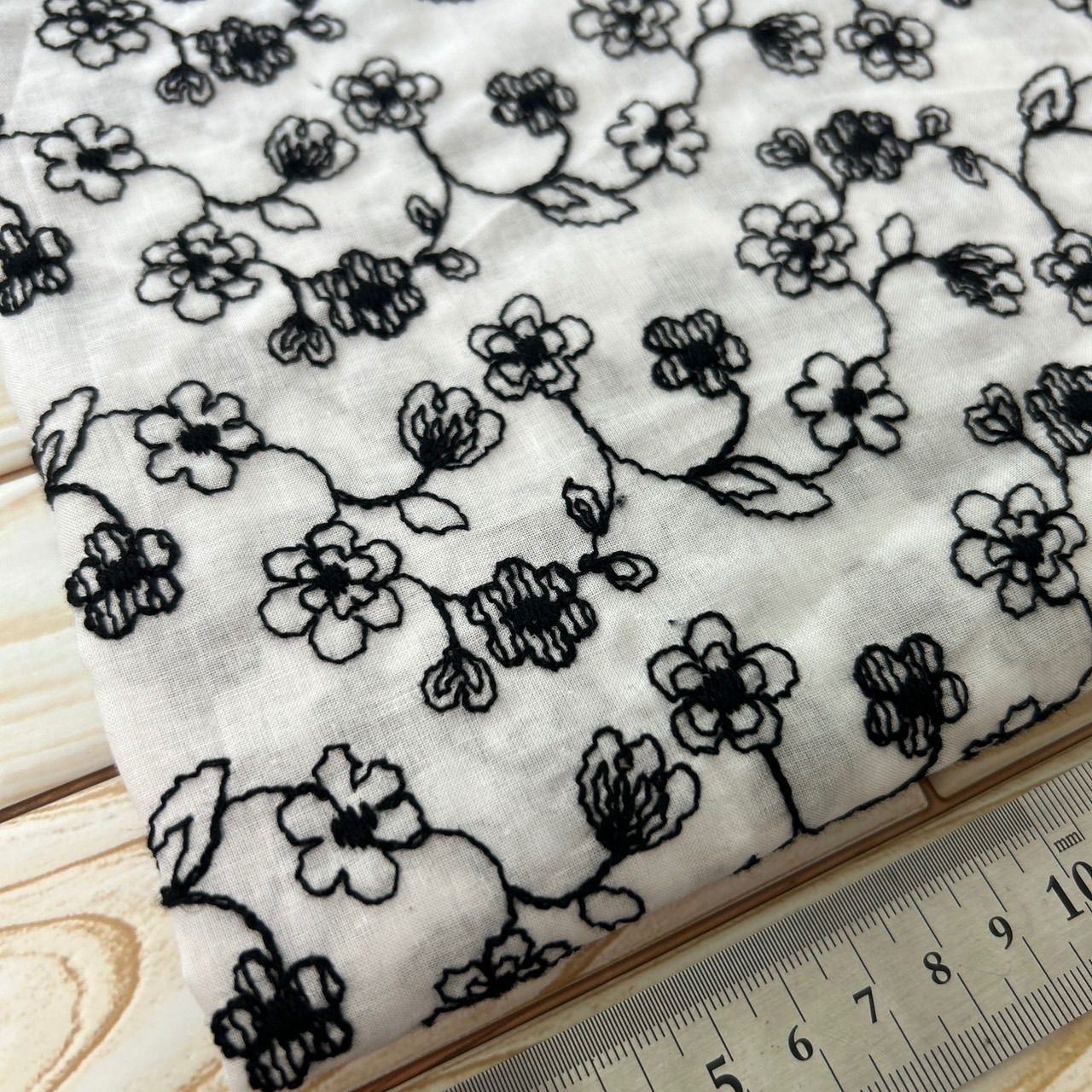 縦100cm×横95cm 刺繍生地 - メルカリ