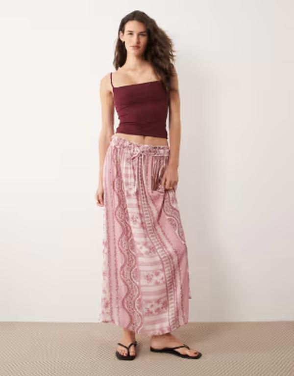 ミスセルフフリッジ レディース ボトムスカート プリント マキシ Misselfridge cheesecloth maxi circle skirt in tile print Pink tile 15,315円