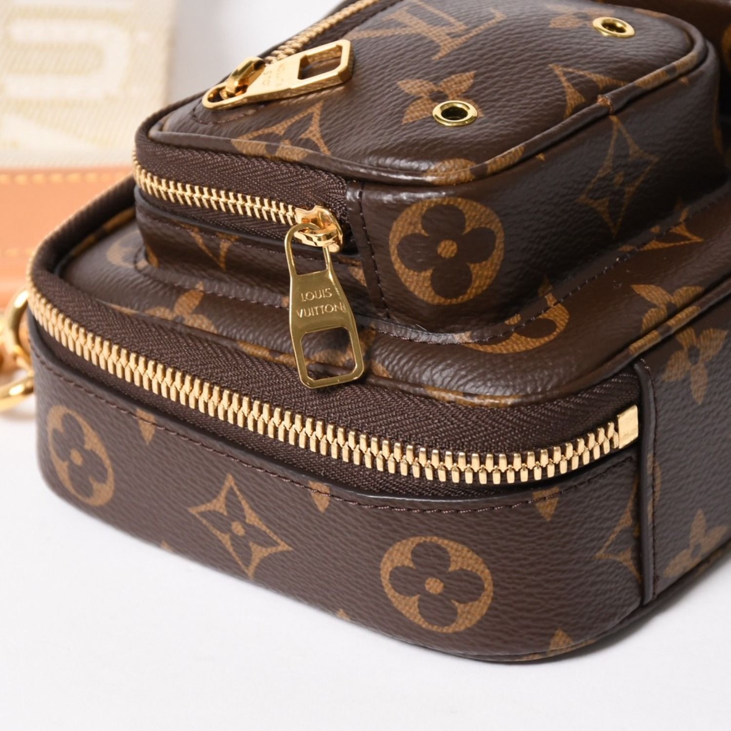 極美品 LOUIS VUITTON ルイヴィトン モノグラム ユーティリティ クロス
