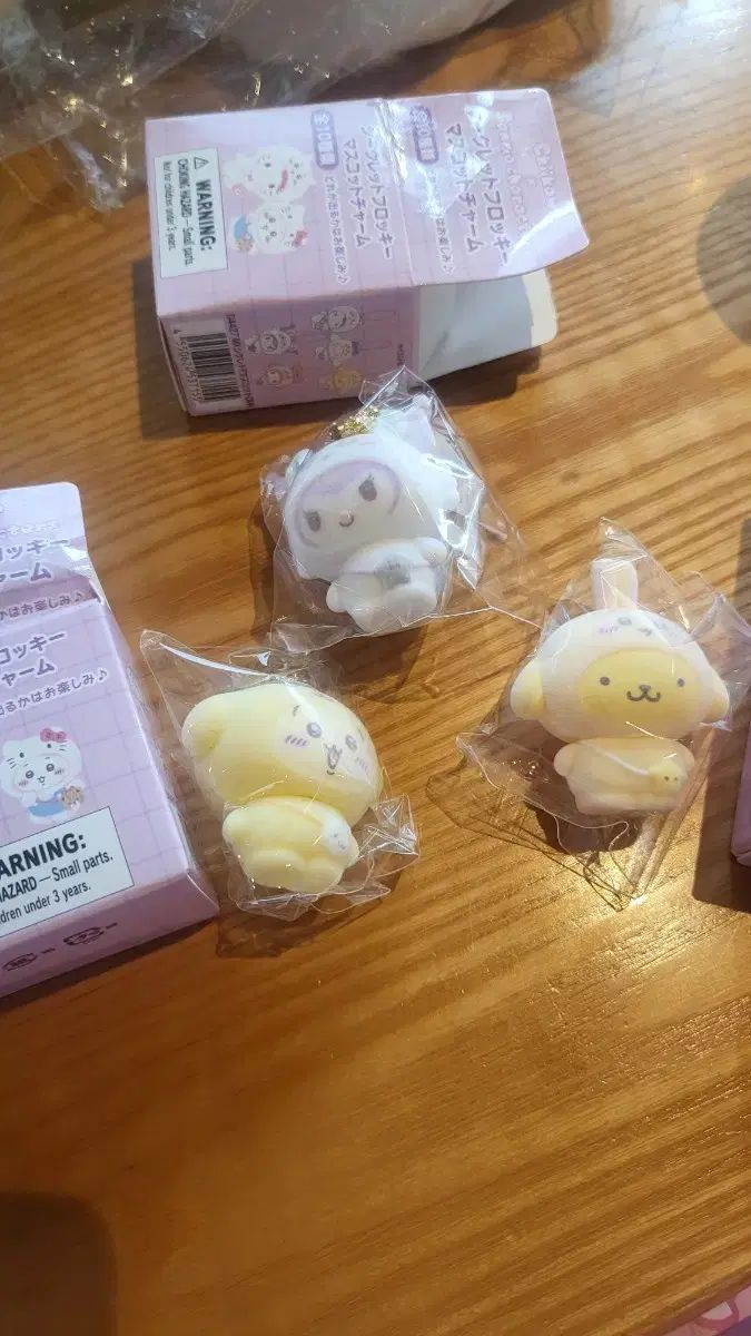 ちいかわ サンリオ フロッキー フィギュア キーホルダー まとめ