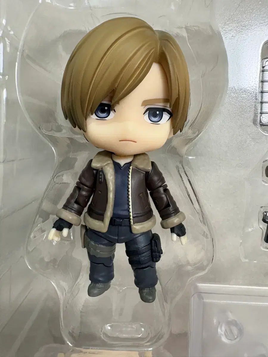 ねんどろいど バイオハザード レジデント イービル re4 レオン 開封品