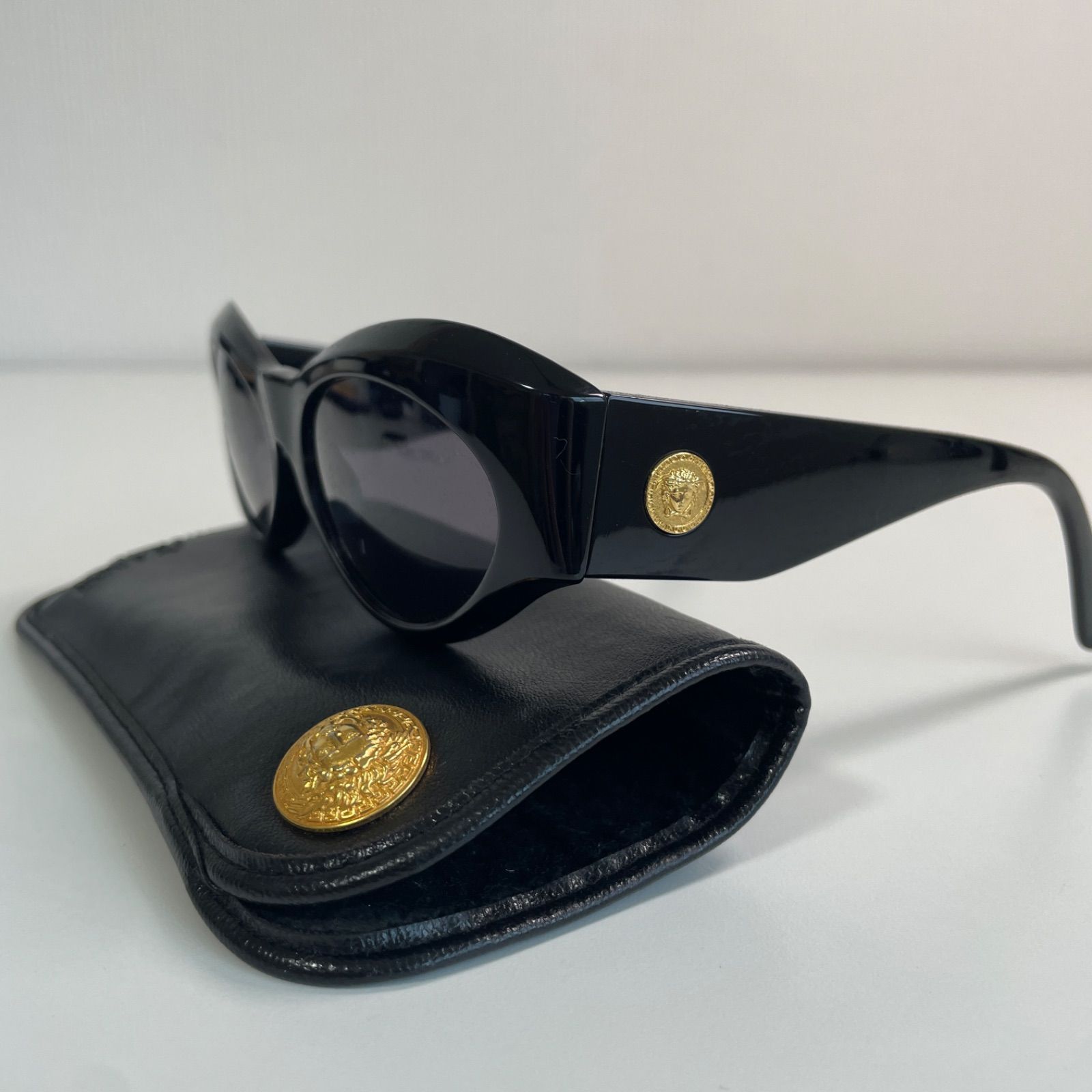 Gianni Versace サングラス ブラック ゴールドメドゥーサ キャットアイ