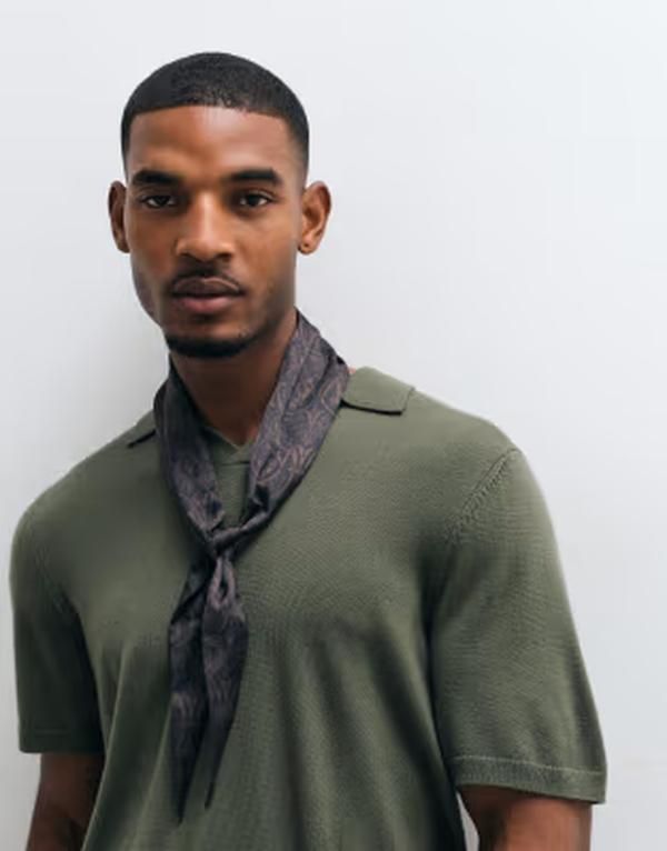 エイソス メンズ アクセサリー マフラー・ストール・スカーフラワー柄 サテン フラワー ASOS DESIGN floral satin triangle neck scarf BROWN ブラウン