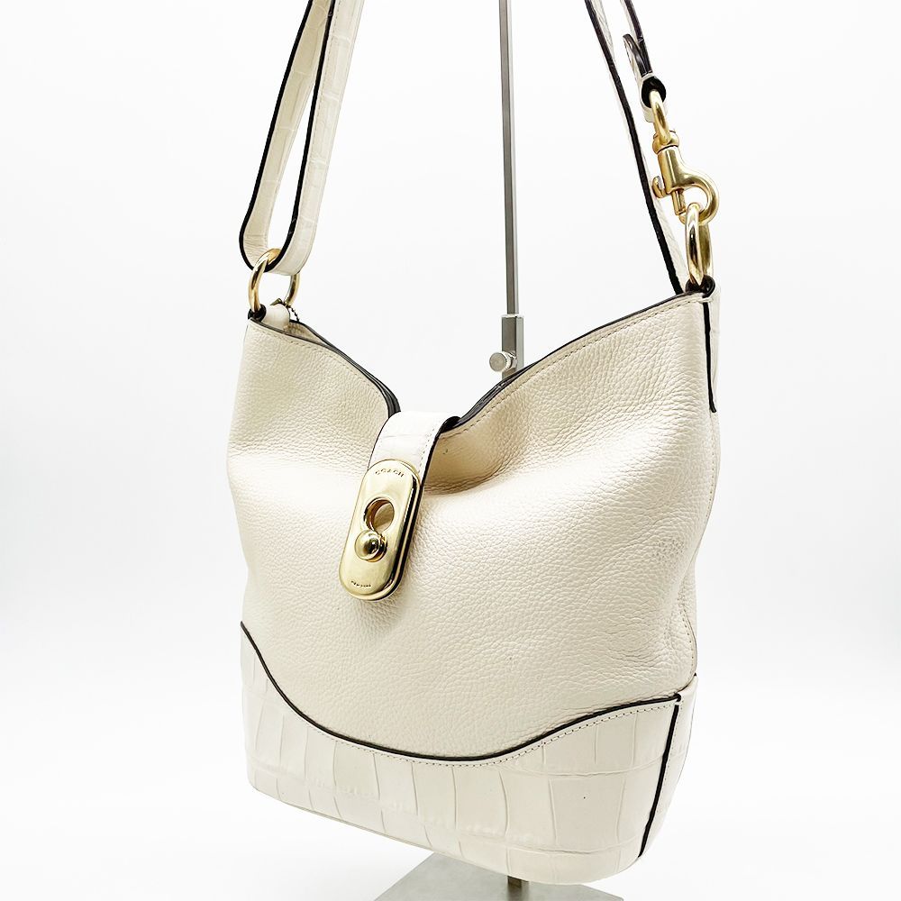 COACH(コーチ) レザーショルダーバッグ ホワイト C1980ーF72950 ゴルフ
