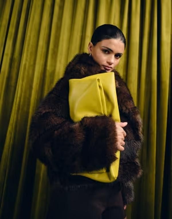 エイソス レディース バッグ ASOS DESIGN elongated clutch bag in chartreuse シャルトリューズ