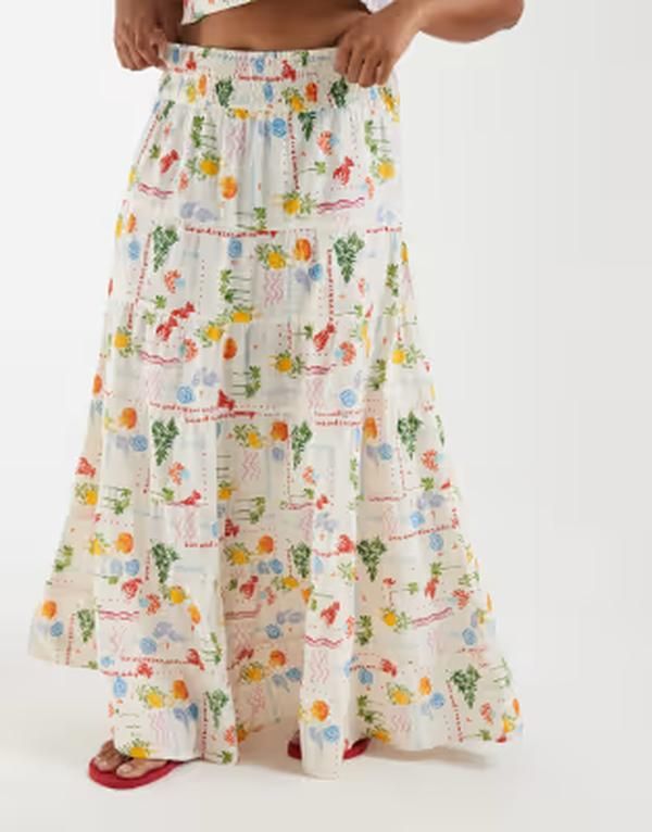 ヴェロモーダ レディース ボトムスカート プリント マキシ Vero Moda Curve smock waist maxi skirt in cream beach print part of a