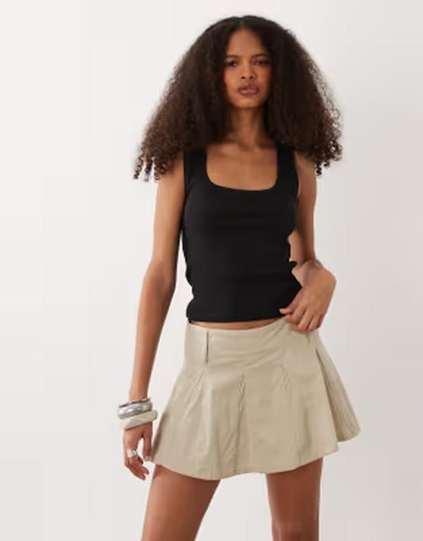 モーテル レディース ボトムスカート プリーツ ミニ Motel mobley pleated mini skirt Latte ベージュ