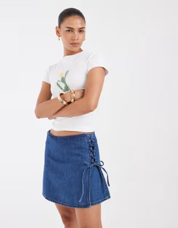 ヴェロモーダ レディース ボトムスカート ミニ デニム Vero Moda side tie detailing denimini skirt in medium blue wash Medium b