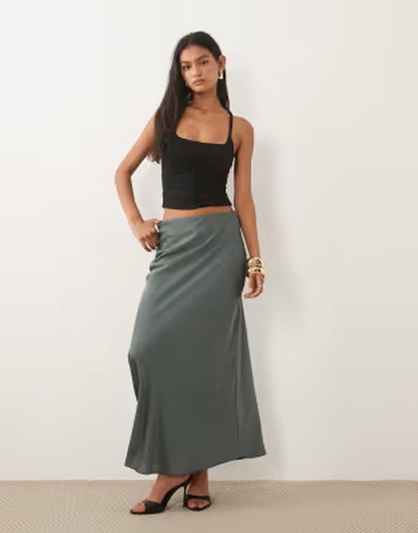 ヴィラ レディース ボトムスカート サテン マキシ VILA satin maxi skirt in balsam green グリーン