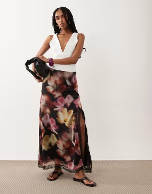 ミスセルフフリッジ レディース ボトムスカート フラワー柄 ミディ フラワー Misselfridge picotrimidi skirt in blur red floral Blur red fl
