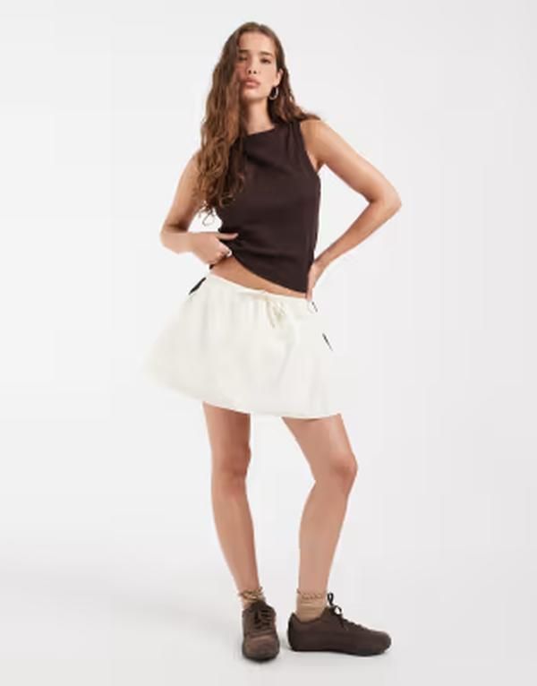 エイソス レディース ボトムスカート ミニ ASOS DESIGN performance fabric side striped micro mini skirt in ecru エクリュ